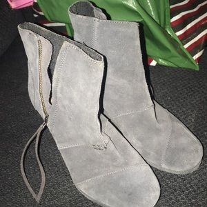 Toms Wedge